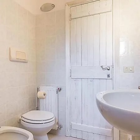 Holiday home 2 Bedroom Stunning In Golfo Di Marinella *